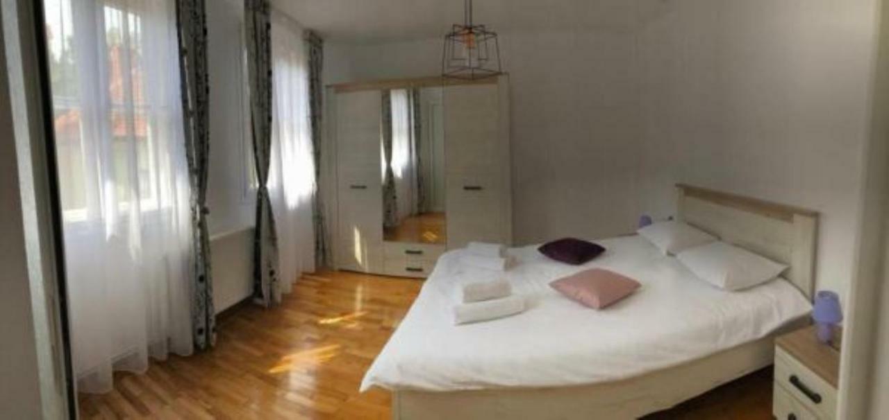 Casa Alise-Luise Lägenhet Braşov Exteriör bild