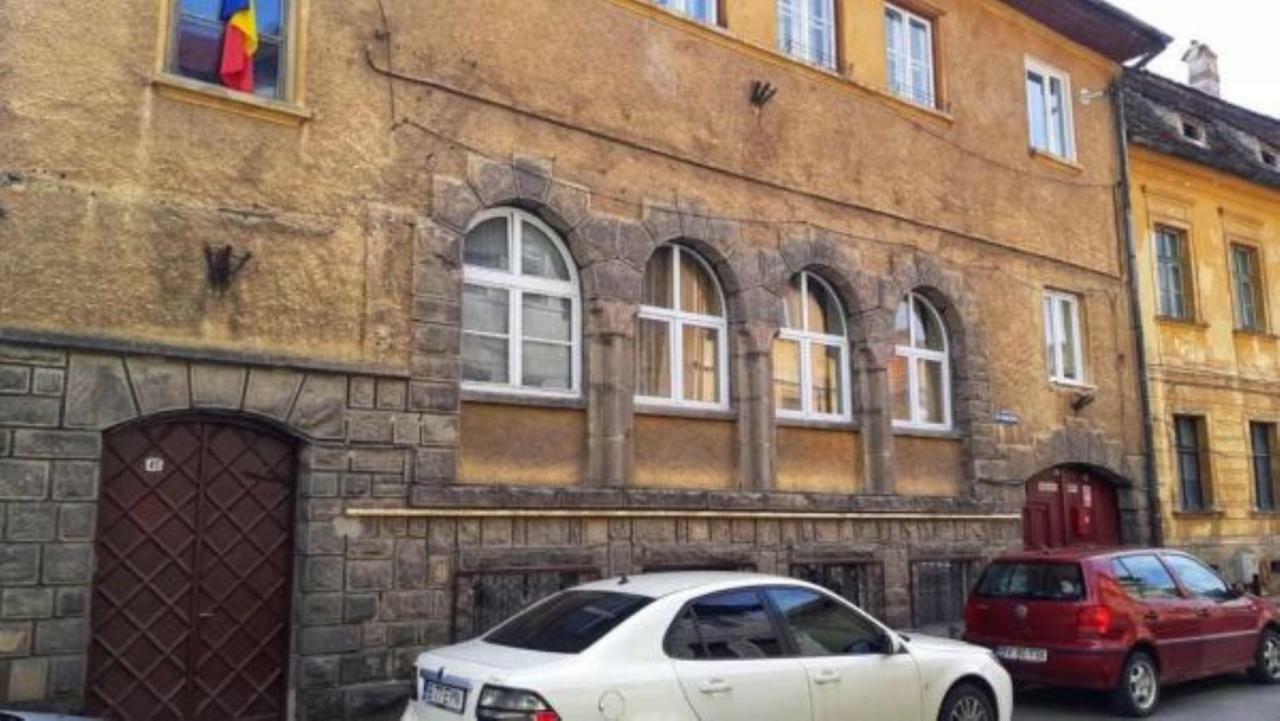 Casa Alise-Luise Lägenhet Braşov Exteriör bild